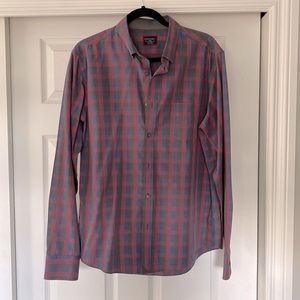 Untuckit brand button down shirt